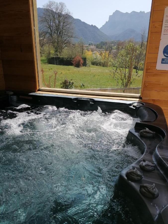 Chambre Avec Jacuzzi Privatif "Le Pecher" Bed & Breakfast Saillans  ภายนอก รูปภาพ